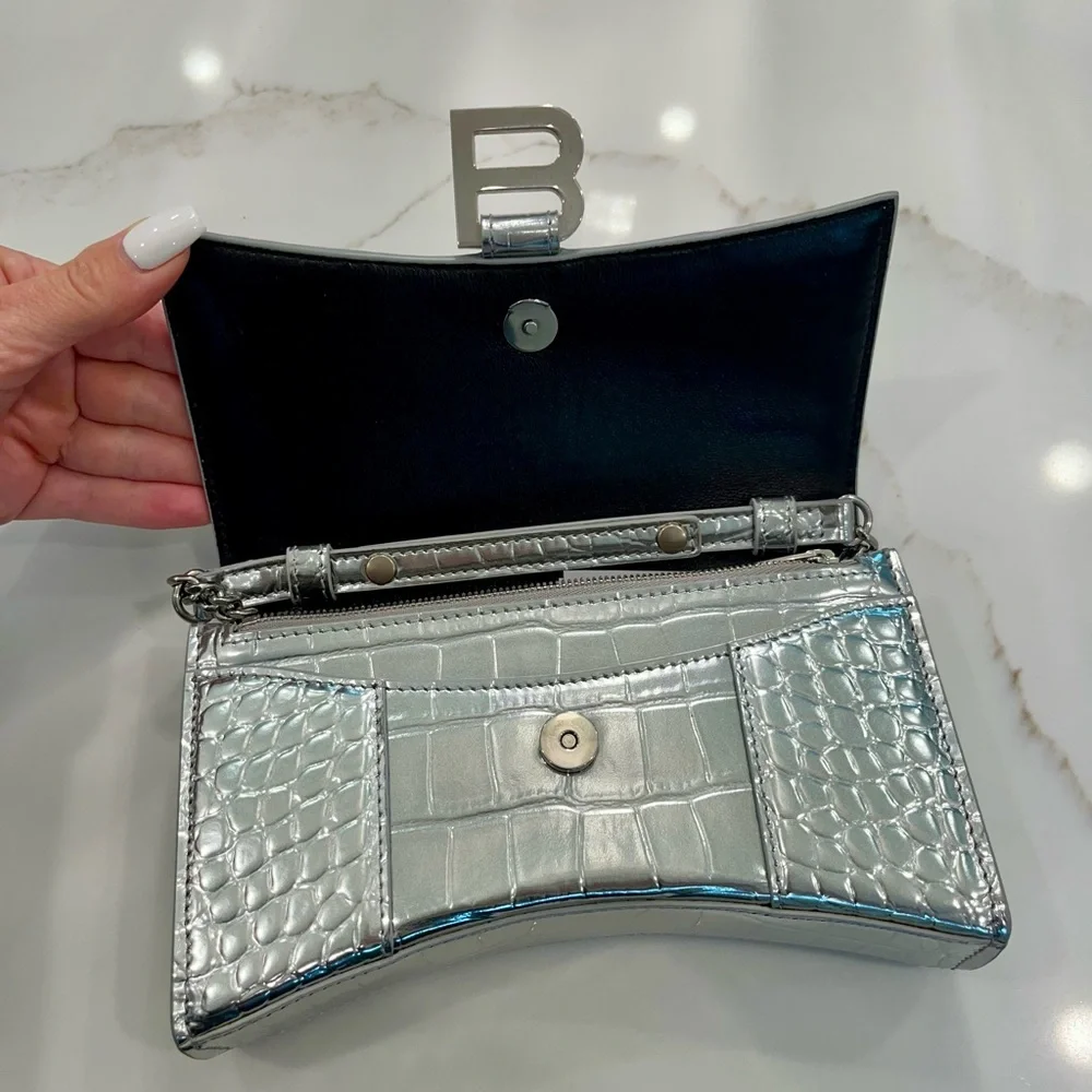 Balenciaga Hourglass Wallet on Chain - New With Tags RRP $1,750 - Picture 4 of 12